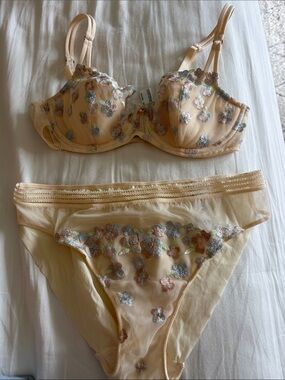 Marie Jo Sheer Floral Embroidered Balconette Bra & Brief Set - Cream size 32C